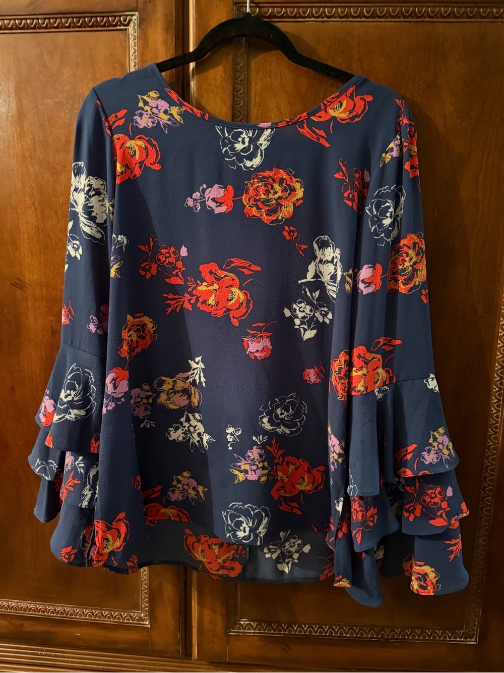 ANDREE BY UNIT Navy Floral Bell-Sleeve Blouse with Red, White, Pink Accents